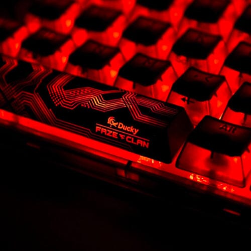 FaZe Clan x Ducky が特別版 One 3 Mini メカニカルキーボードを開発
